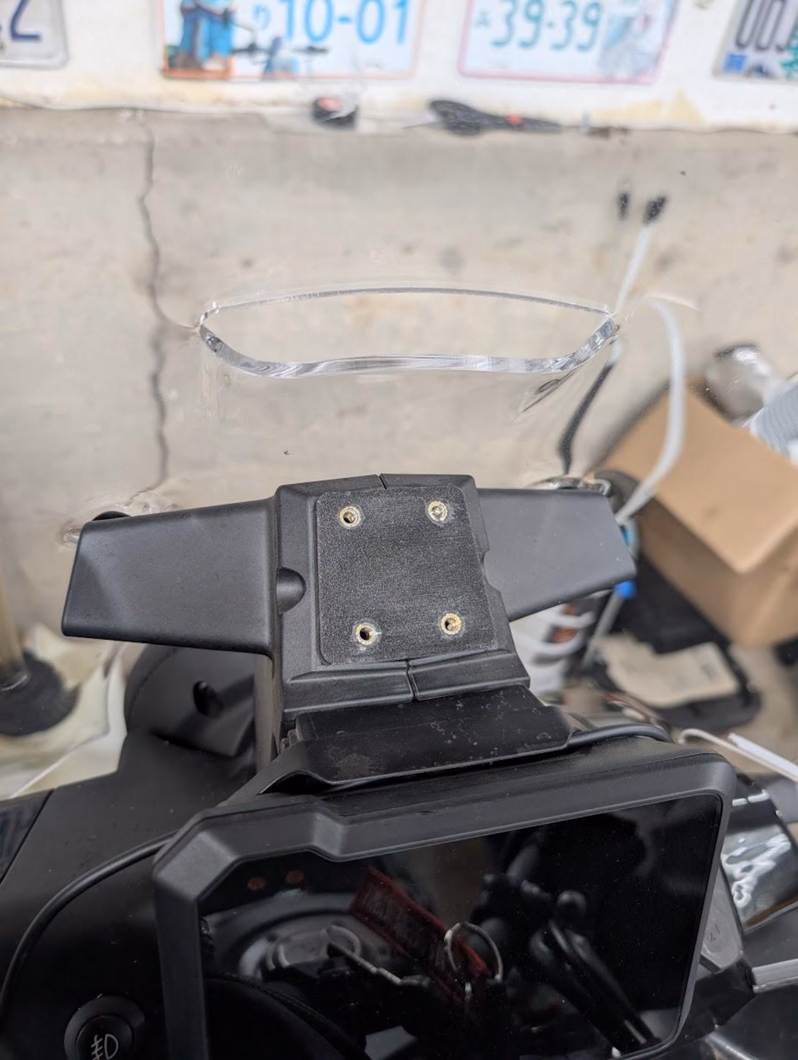 High-vibration ruggedized motorcycle cockpit navigation mount fixture assembly